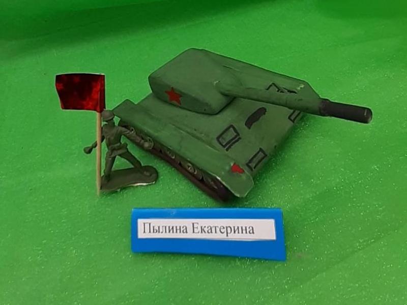 Выставка совместного творчества детей и взрослых к Дню защитника Отечества