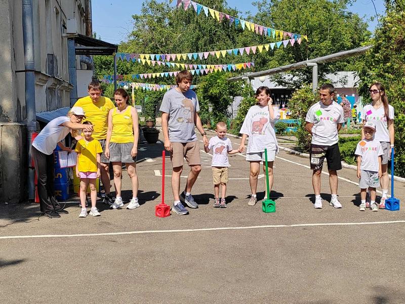 Семейный спортивный праздник "Мама, папа, я - спортивная семья!"