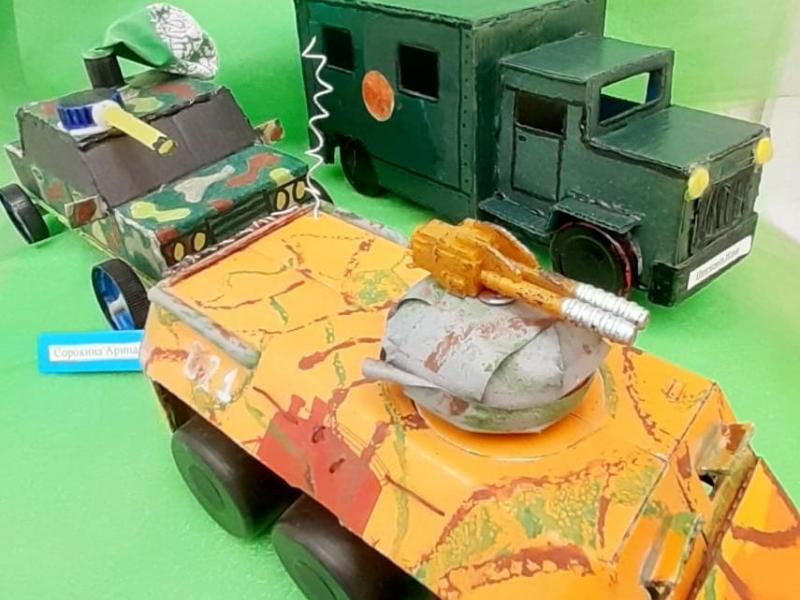 Выставка совместного творчества детей и взрослых к Дню защитника Отечества